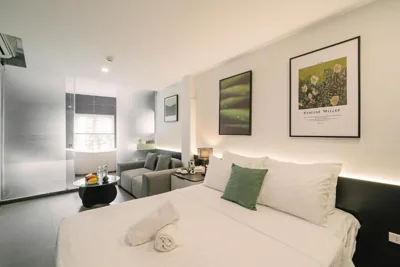 Suite mit Stadtblick — Chez Lumi Hotel
